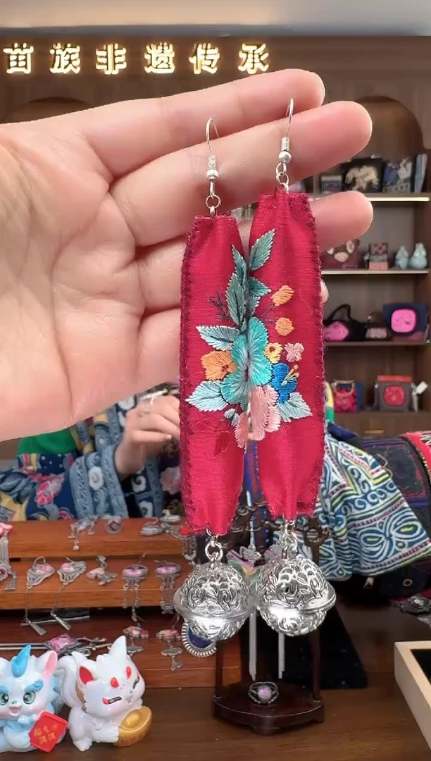 【闪购商品】织绣扶光苗绣传承180