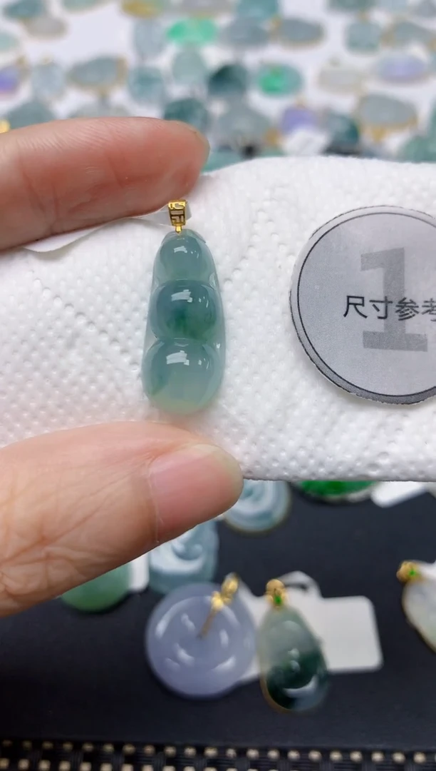 翡翠18K金镶嵌颈饰天然缅甸A货翡翠