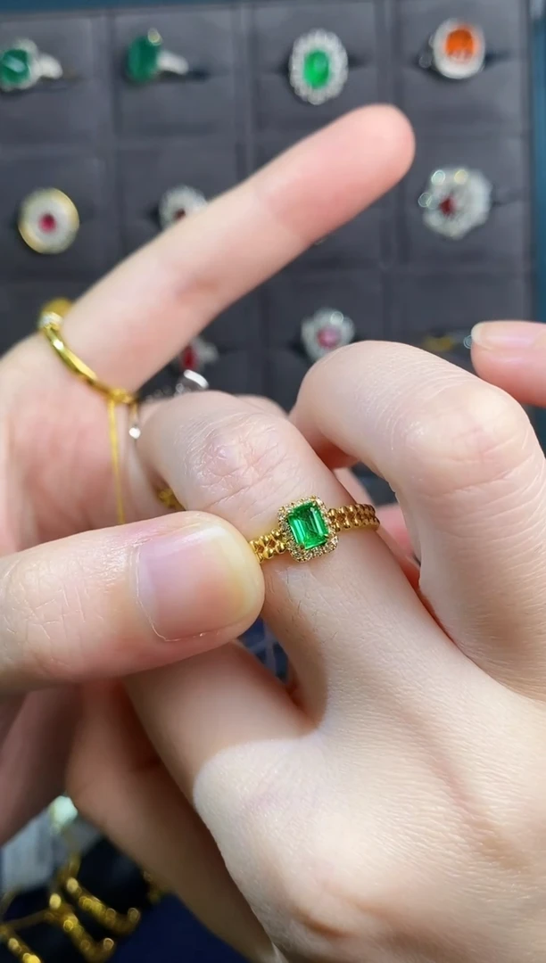 18K金镶嵌戒指祖母绿000