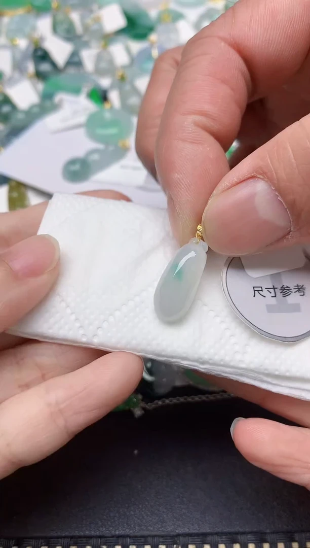 颈饰18K金镶嵌翡翠天然缅甸A货翡翠