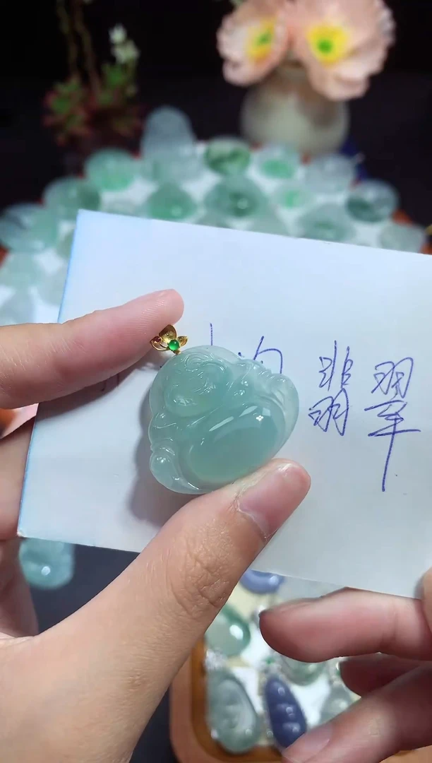 翡翠未镶嵌颈饰佛公