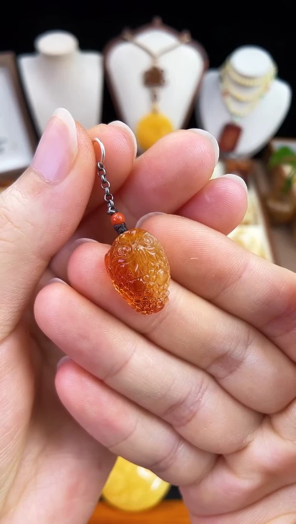 琥珀未镶嵌珠宝奇石多样性发其一