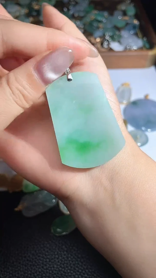 颈饰18K金镶嵌翡翠202555555