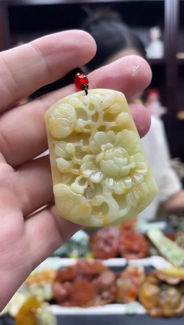 岫玉未镶嵌吊坠·