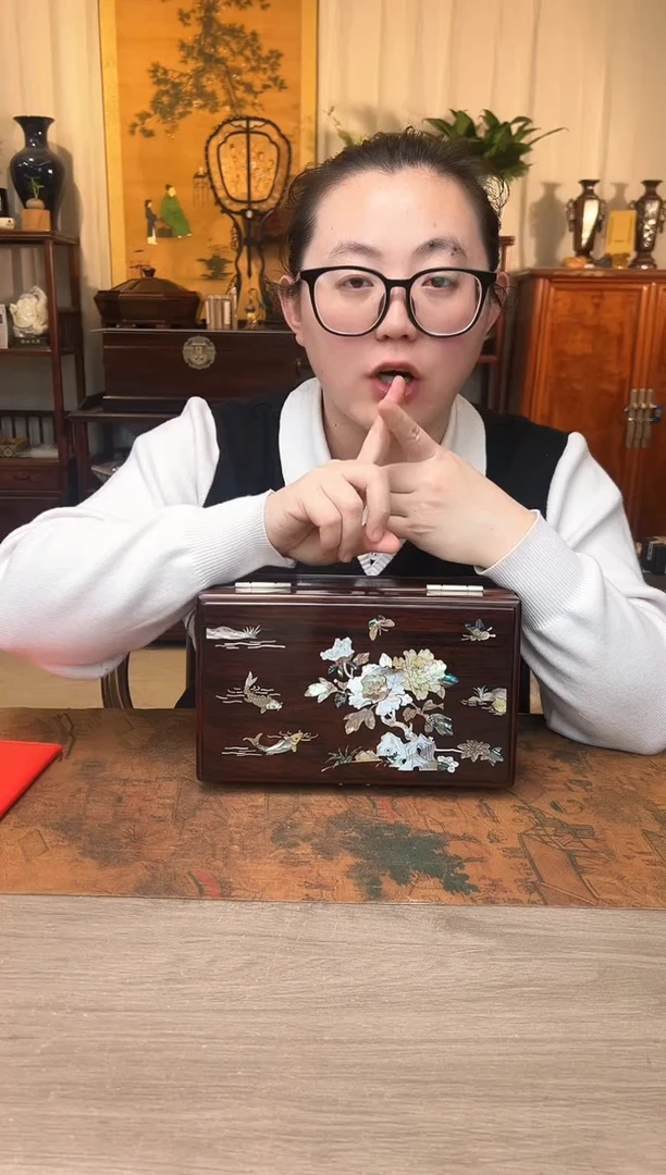 【闪购商品】红酸枝木类成套家具大红酸枝 嵌螺钿牡丹26*16*10