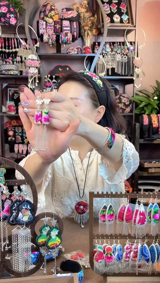 织绣民族风手工非遗老绣饰品760