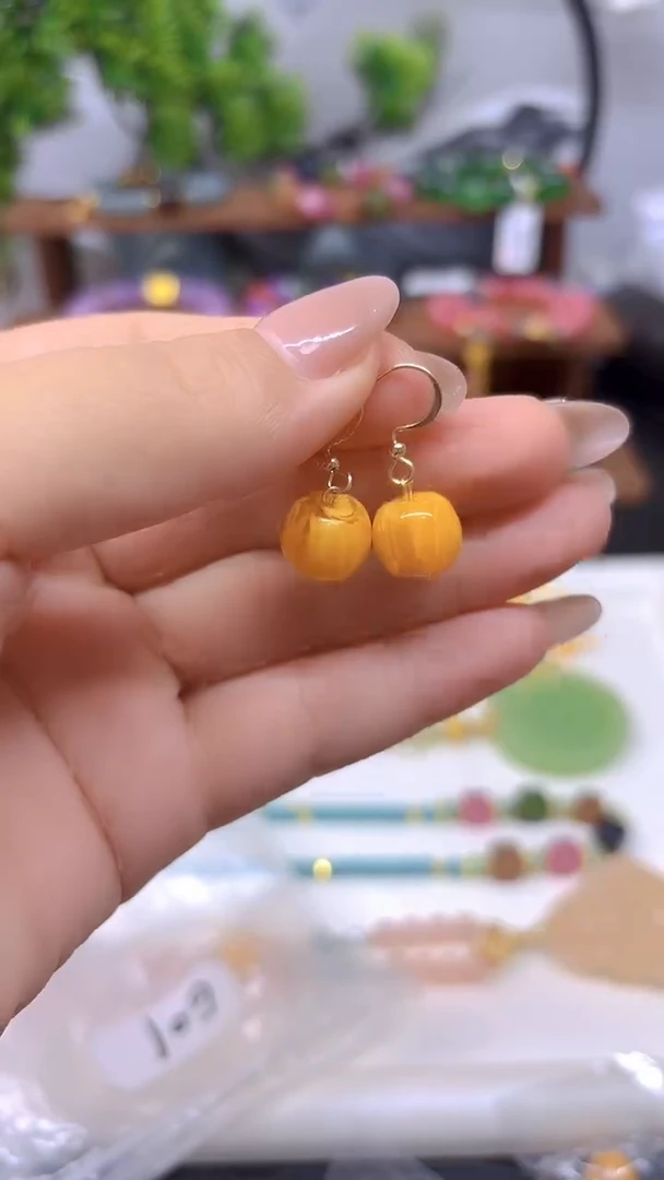 14K金镶嵌蜜蜡耳饰E01