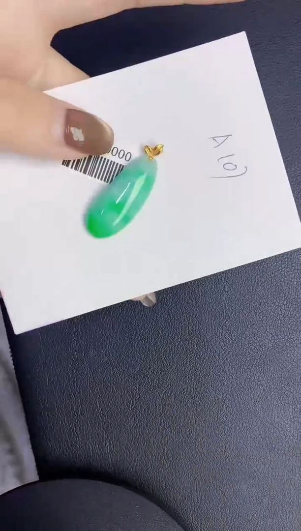 颈饰18K金镶嵌翡翠缅甸天然翡翠A货