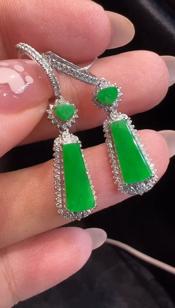 18K金镶嵌翡翠耳饰耳饰