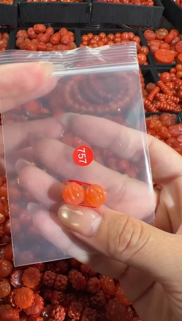 南红玛瑙未镶嵌颈饰2