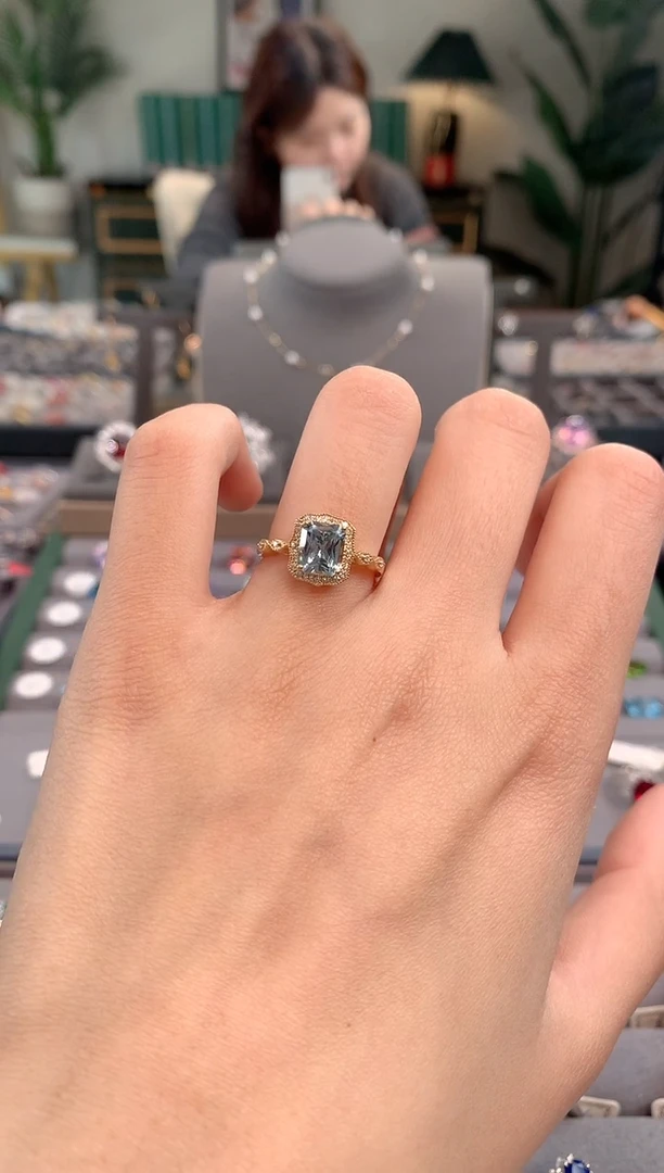 【闪购商品】海蓝宝石戒圈18K金镶嵌海蓝宝石