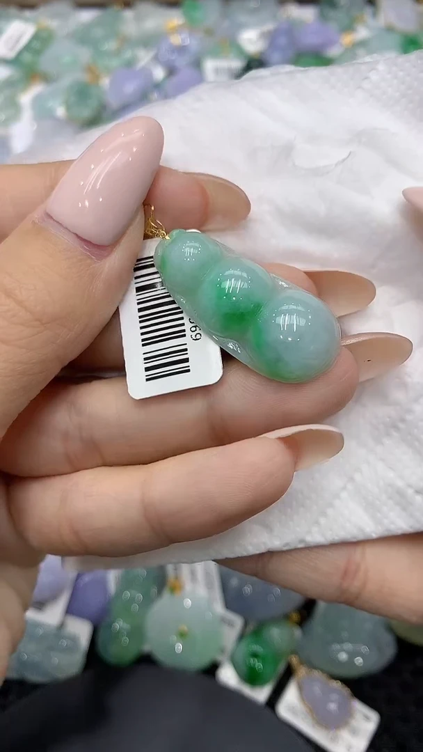 颈饰18K金镶嵌翡翠111111111111