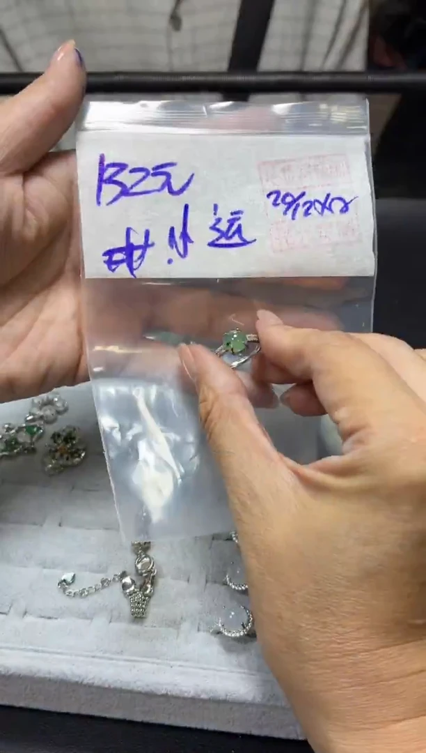未镶嵌定制翡翠?****✨+戒圈#132元  毛货需抛光