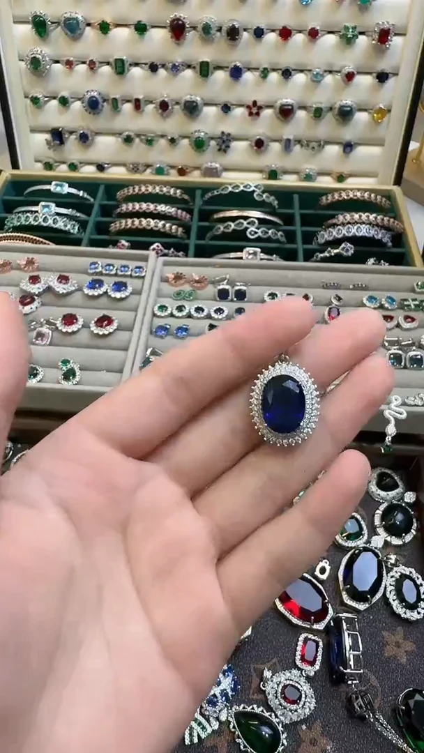 颈饰蓝宝石未镶嵌红*蓝宝石吊坠