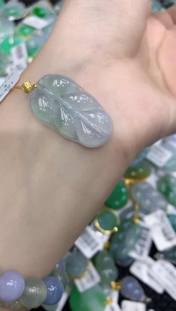 翡翠18K金镶嵌颈饰111111111111