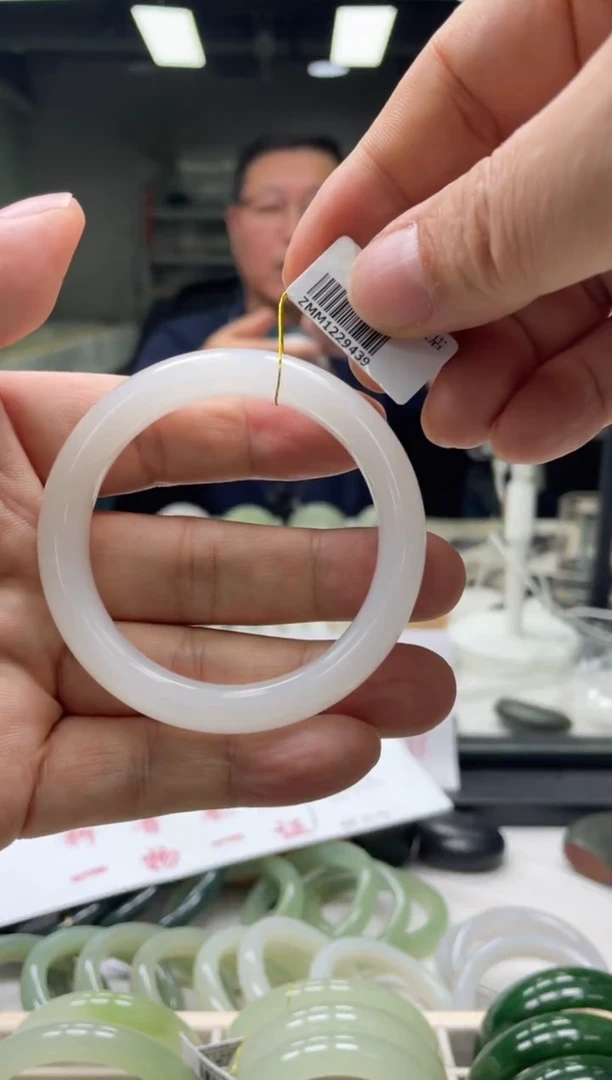 【闪购商品】和田玉手镯未镶嵌编码9439 圈口51-52