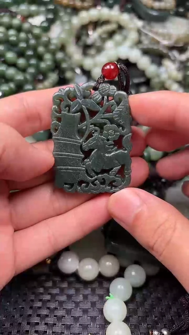 颈饰未镶嵌和田玉1