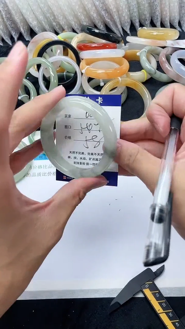石英质玉手镯未镶嵌68