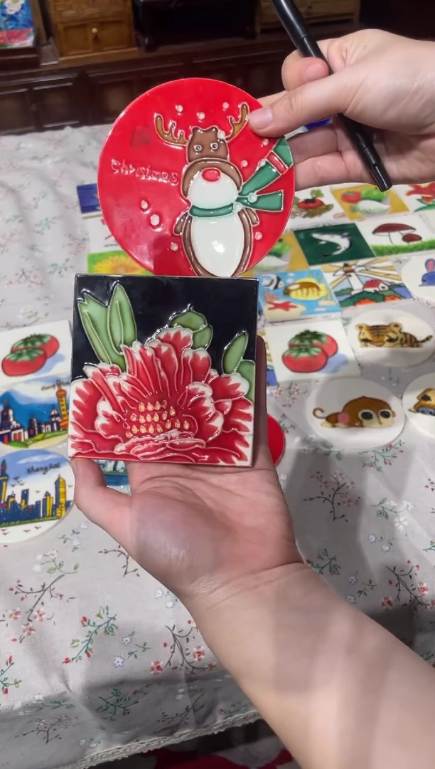 陶瓷昭****。红麋鹿/方黑底红花