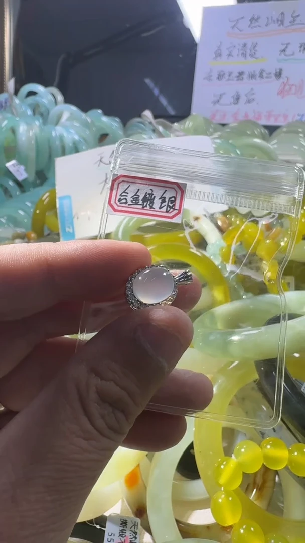 未镶嵌蛇纹石玉耳钉1