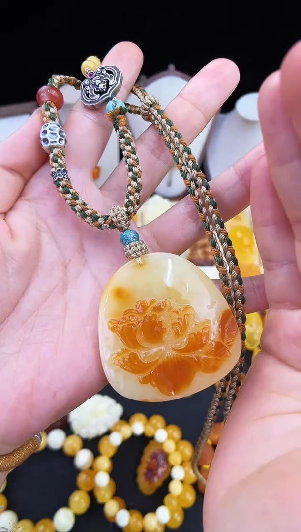 琥珀未镶嵌珠宝奇石今**比柒月