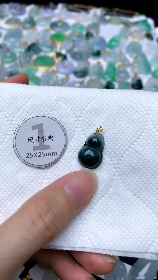 颈饰18K金镶嵌翡翠天然A货翡翠