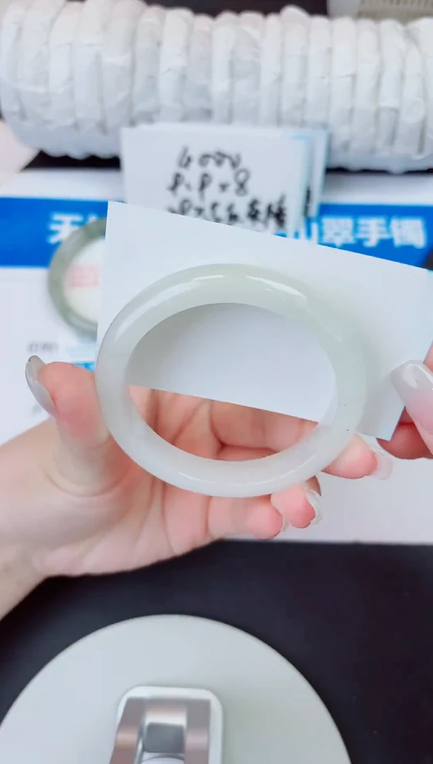 未镶嵌手镯石英质玉104/56.8