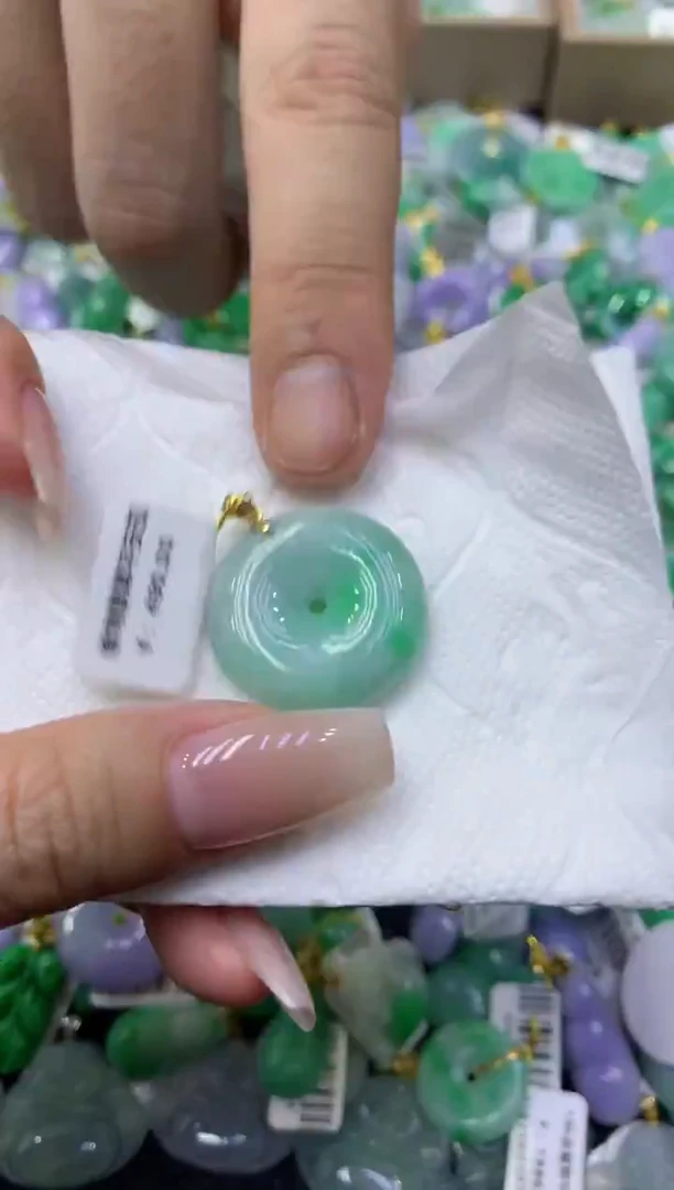 颈饰未镶嵌翡翠天然缅甸翡翠A货