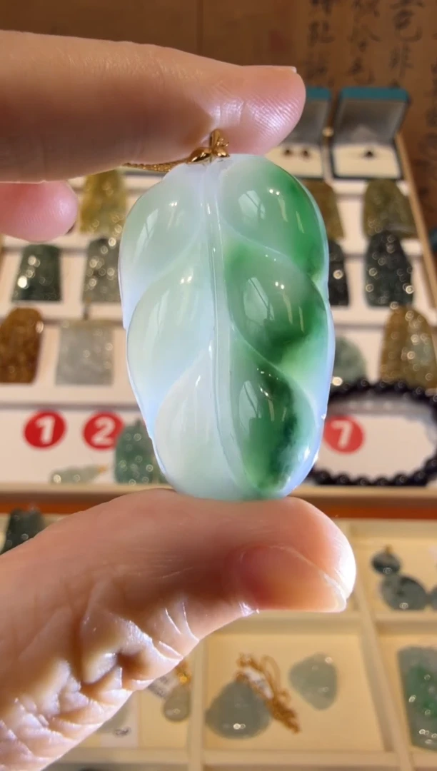 翡翠挂件18K金镶嵌A货翡翠多样性孤品