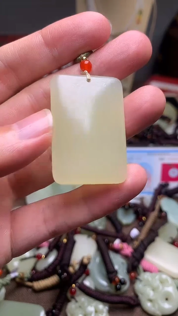 玉新疆料青海料清水平安牌吊坠