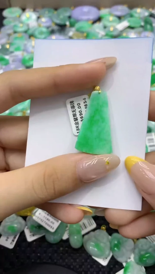 颈饰18K金镶嵌翡翠天然缅甸翡翠A货