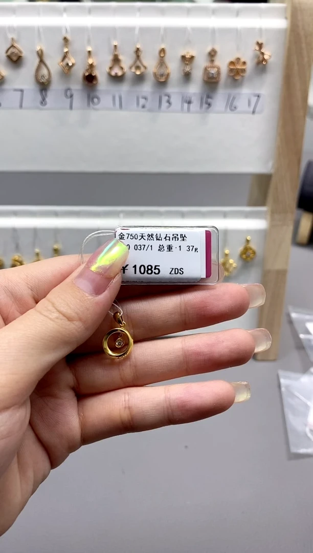 【闪购商品】钻石颈饰18K金镶嵌标签损坏不退不换