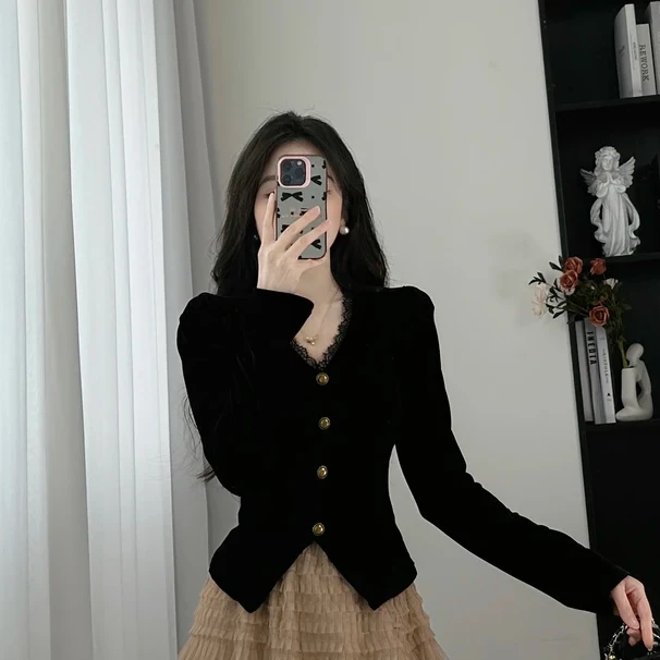 2025秋冬新款气质长袖打底上衣女法式小香风蕾丝花边拼接丝绒T恤