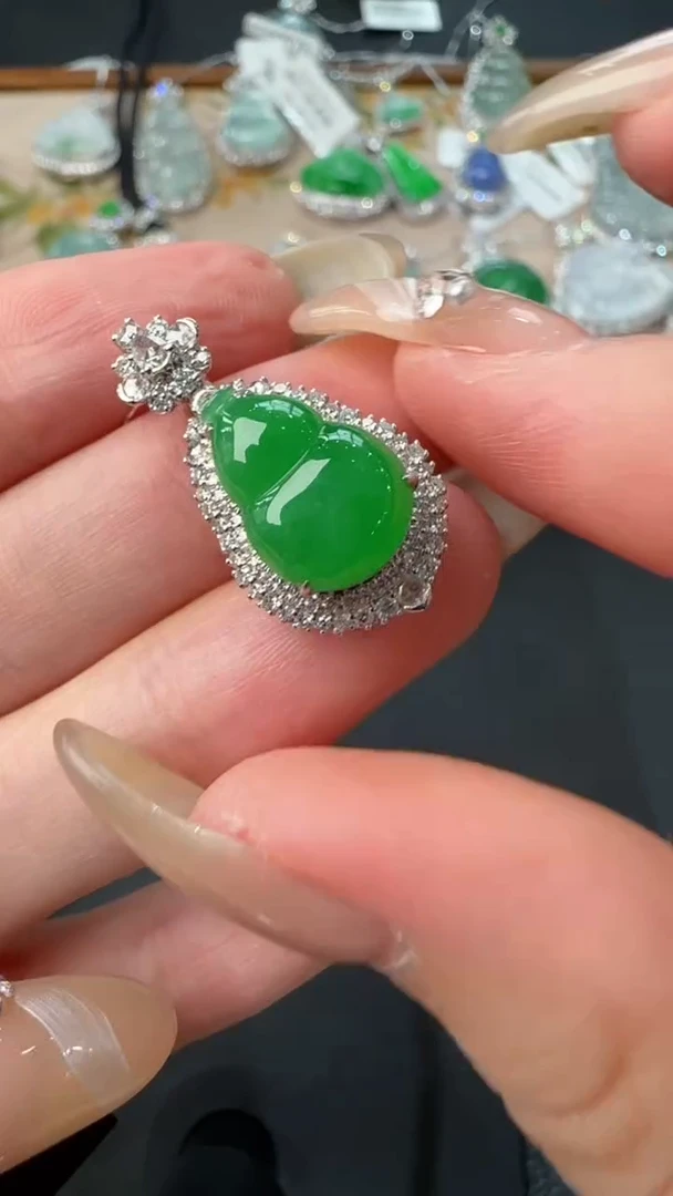 【闪购商品】翡翠吊坠(不含链)18K金镶嵌29