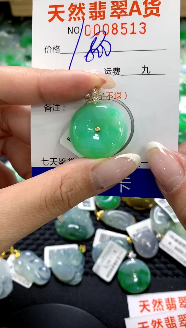 翡翠18K金镶嵌颈饰11111111111111111