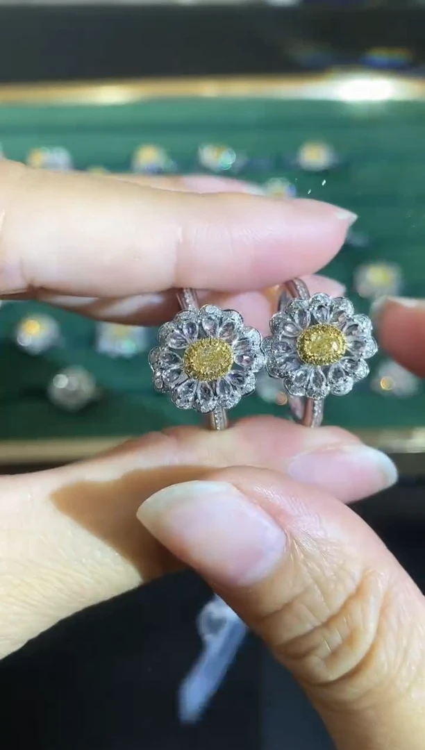 18K金镶嵌戒指钻石多样性发其一