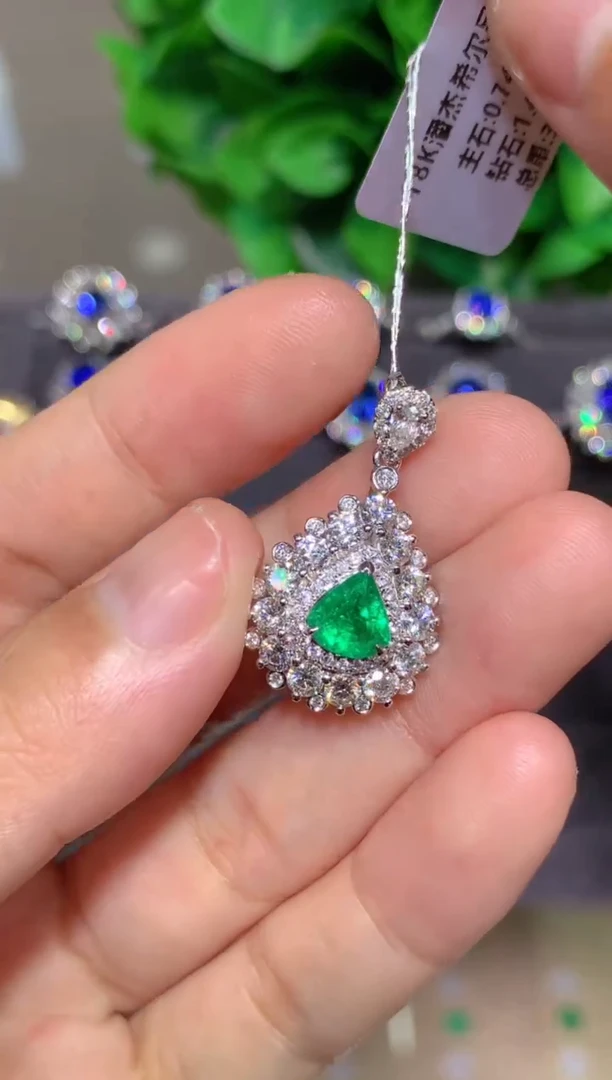 吊坠(不含链)18K金镶嵌祖母绿0.74CT