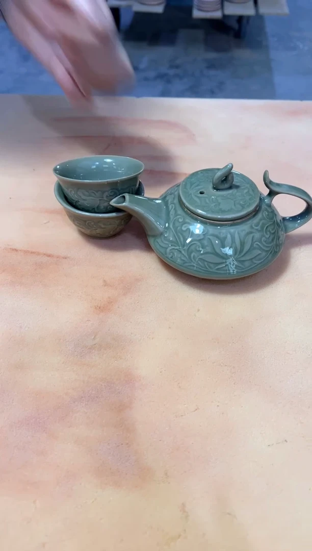 微瑕耀州窑莲纹虚遍壶+莲纹小杯2
