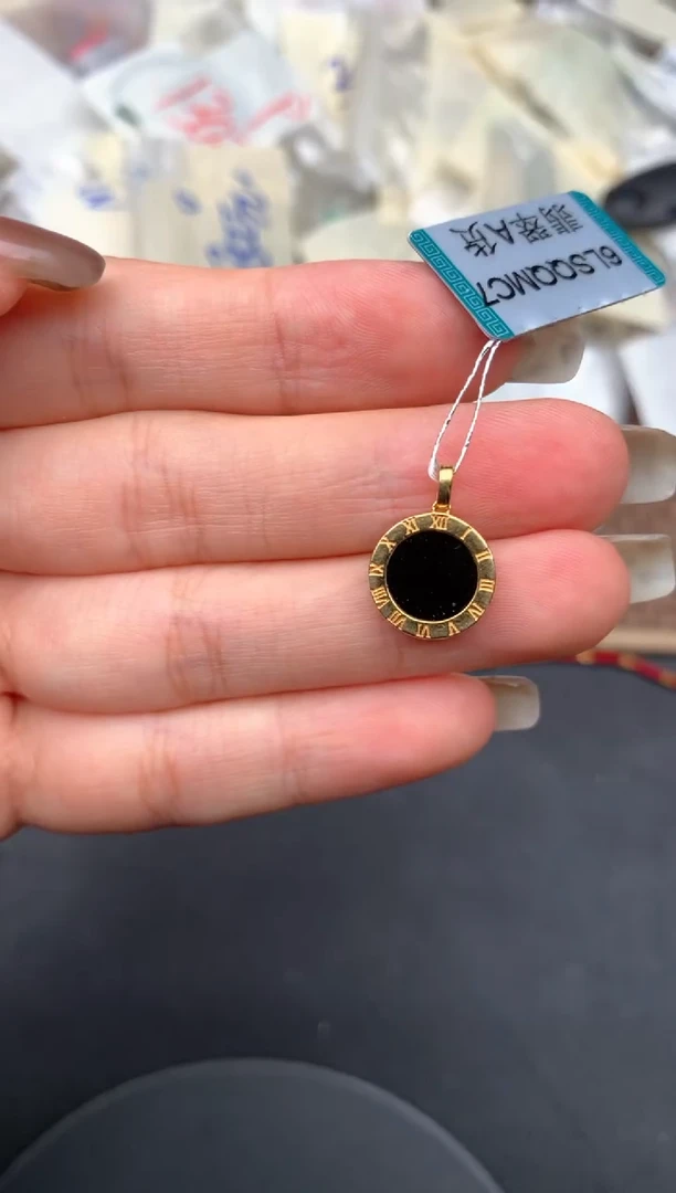 18K金镶嵌挂件翡翠一