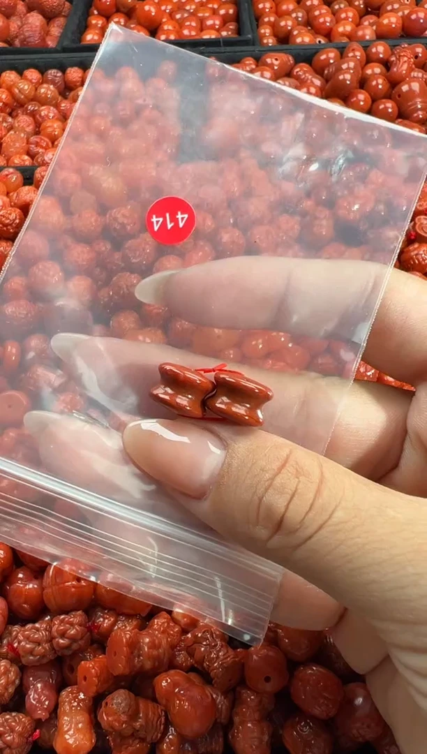 颈饰未镶嵌南红玛瑙1