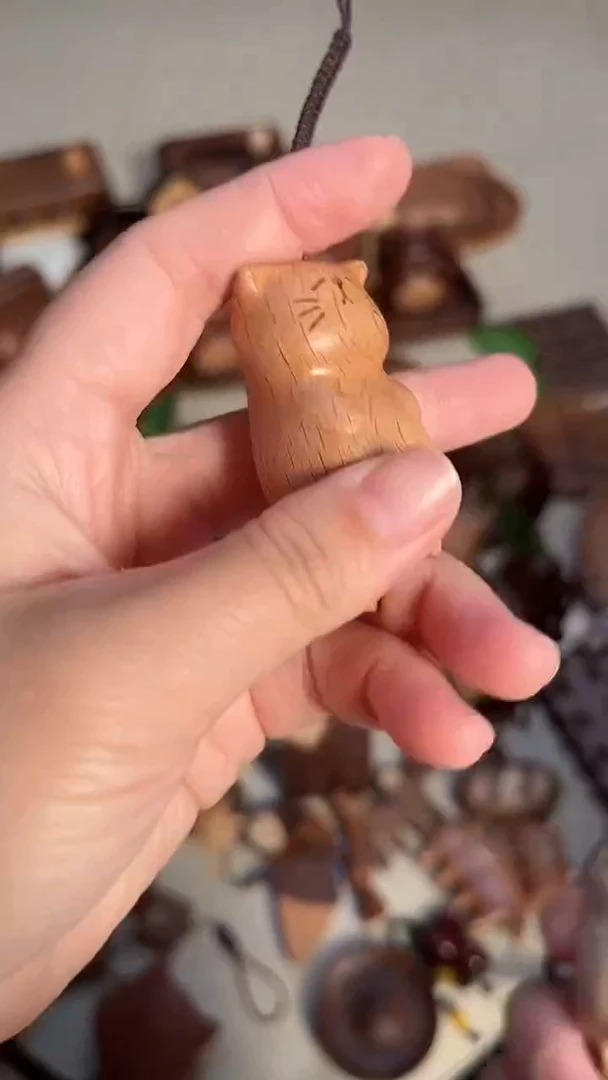 木微瑕榉木招财猫挂件