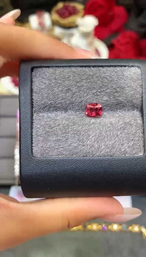 未镶嵌裸石定制尖晶石枕型 红蔷薇色调 1.44ct