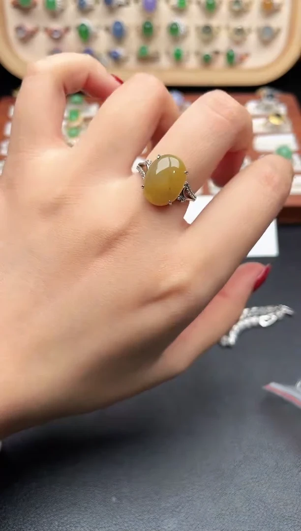 未镶嵌戒指翡翠一物一证一礼盒