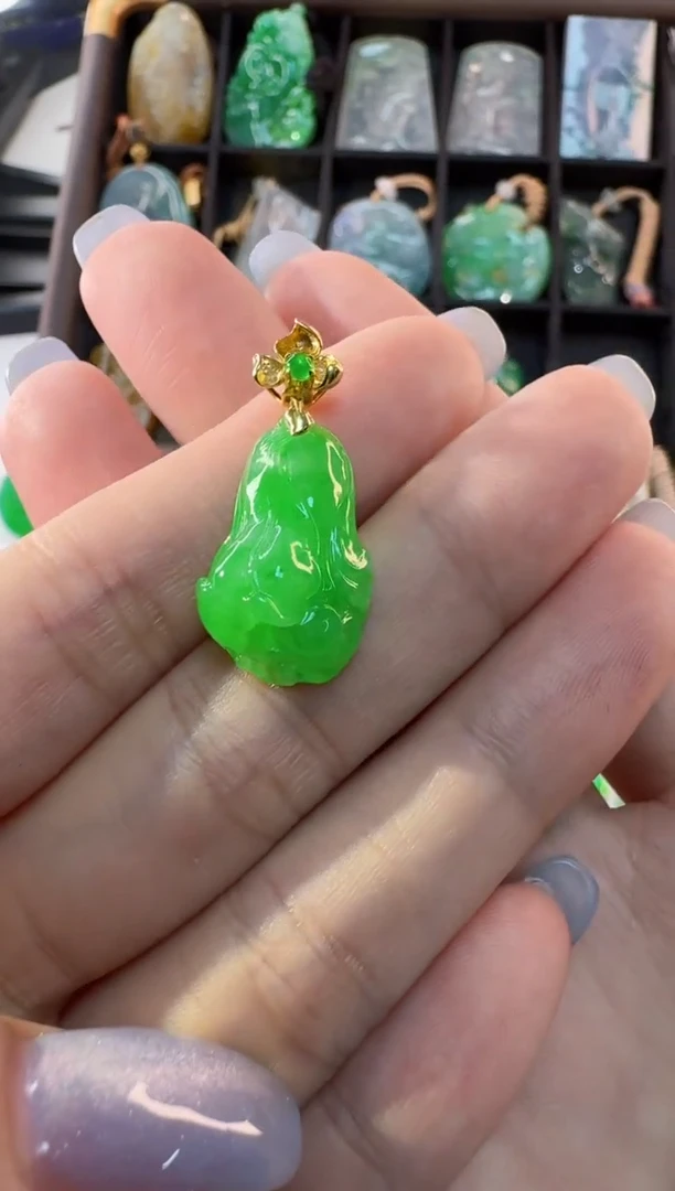颈饰18K金镶嵌翡翠缅甸A货翡翠