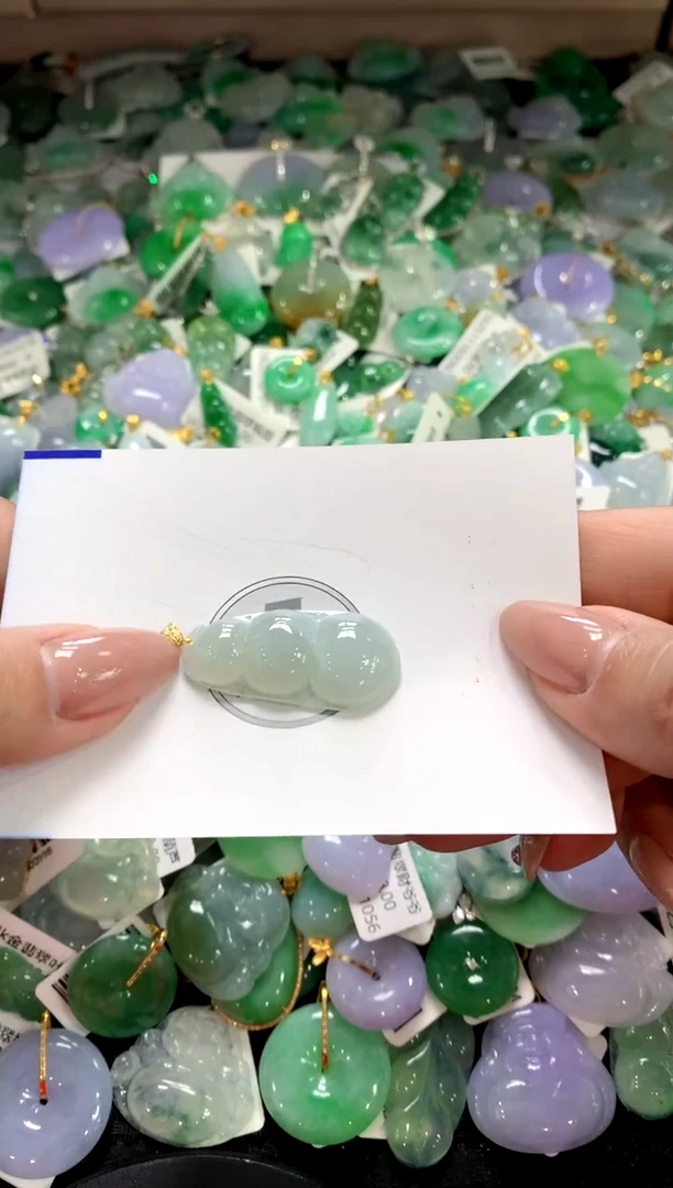 颈饰未镶嵌翡翠1