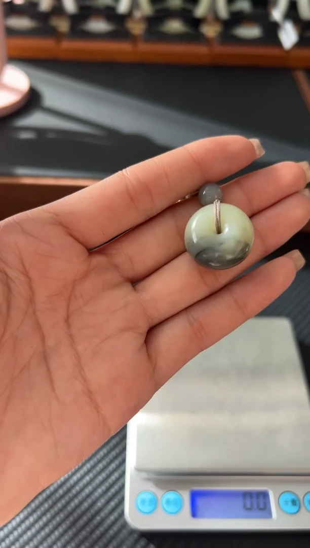 吊坠(赠链)未镶嵌和田玉若羌微色差平安扣