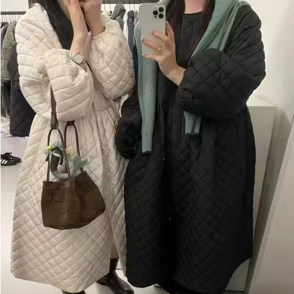 IU INC 2024冬款简约收腰领菱形格棉衣连衣裙