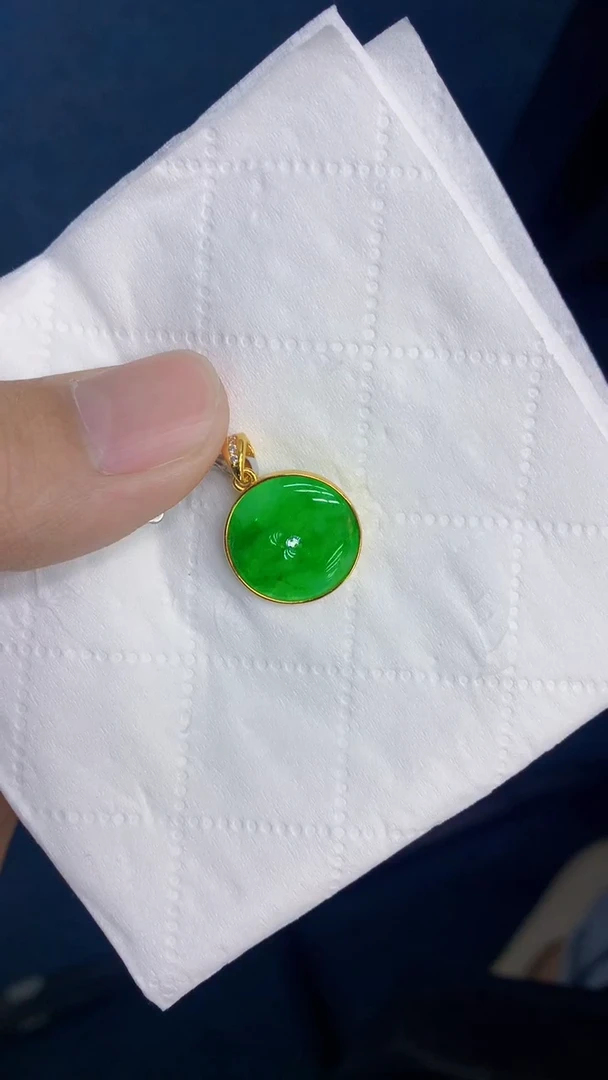 翡翠未镶嵌颈饰             1