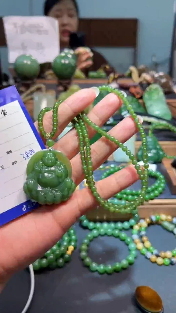 颈饰未镶嵌和田玉（碧玉）1