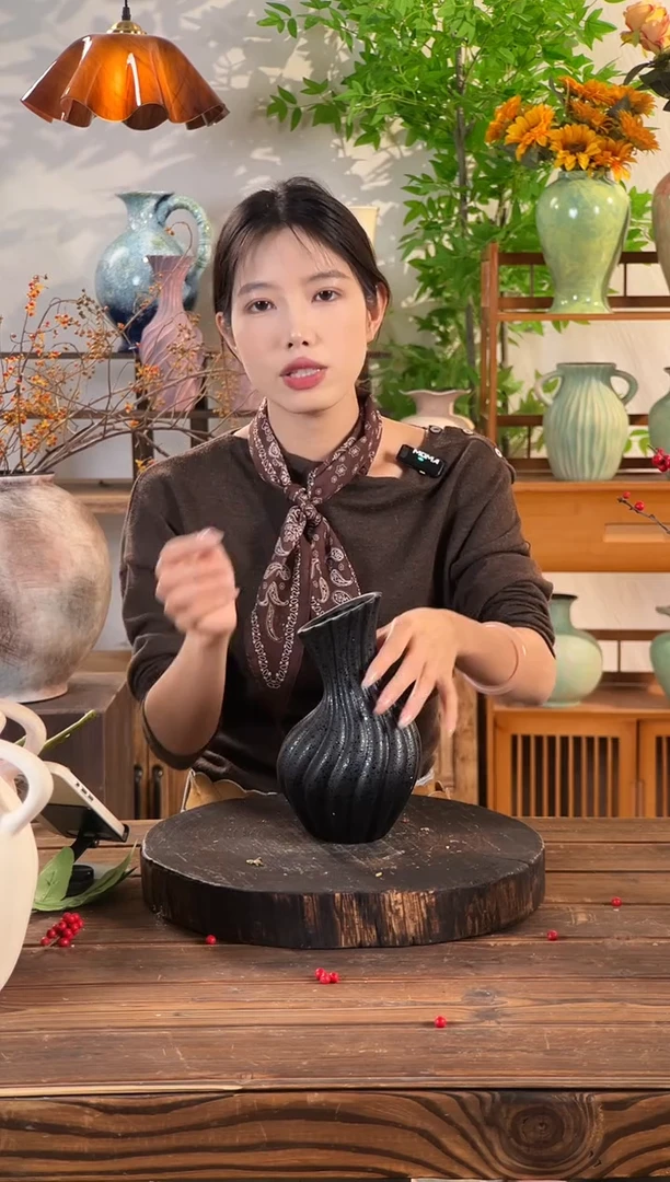 珠光黑-斜口花瓶